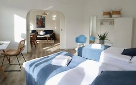 Boho Apartment: Netflix + Balcony + Bathtub